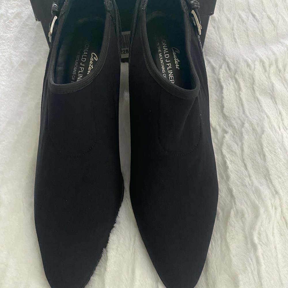 Donald J. Pliner Tabia Crepe Elastic/Ant Gator; 7N, Black